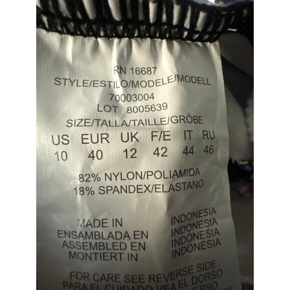 Swim Solutions Tummy-Control Shirred One-Piece
Swimsuit Size US 10 - Picture 3 of 9